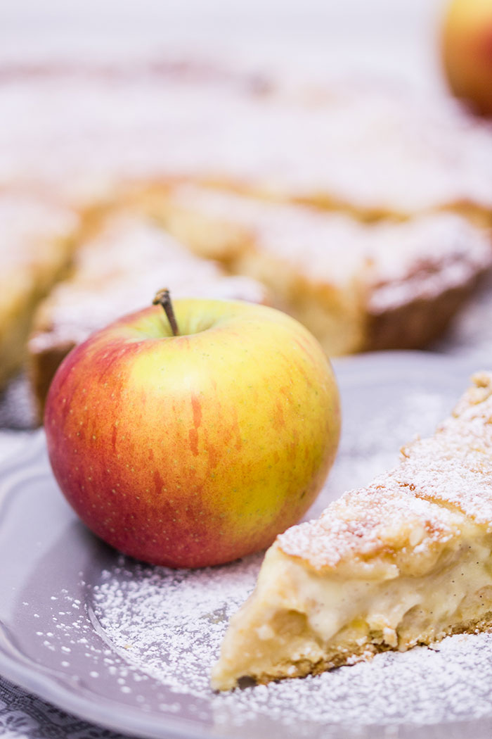 Apfelkuchen mit Mandel-Marzipan-Decke - Rezept | verzuckert-blog.de
