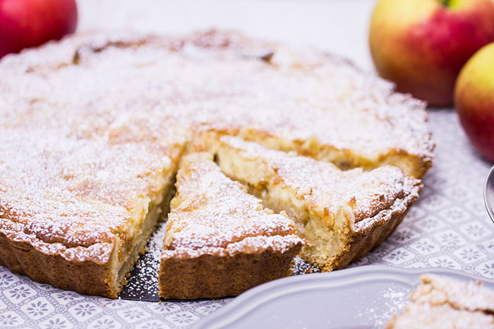 Apfelkuchen mit Mandel-Marzipan-Decke - Rezept | verzuckert-blog.de