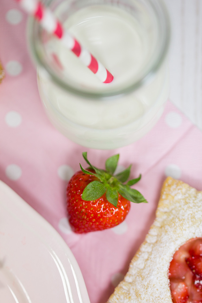 Erdbeer-Vanille-Blaetterteigtaschen