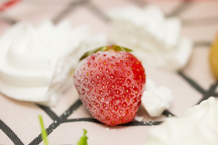 Erdbeer-Baiser-Eistorte