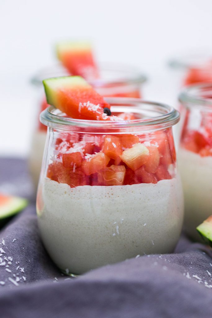 Kokos-Panna Cotta mit Wassermelone - Rezept | verzuckert-blog.de Kokos-Panna Cotta mit Wassermelone - Rezept | verzuckert-blog.de